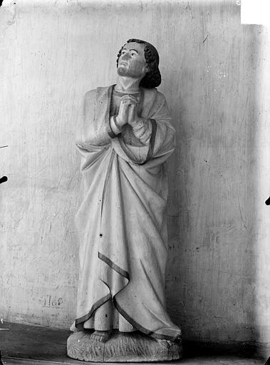 Statue de calvaire en bois : saint Jean