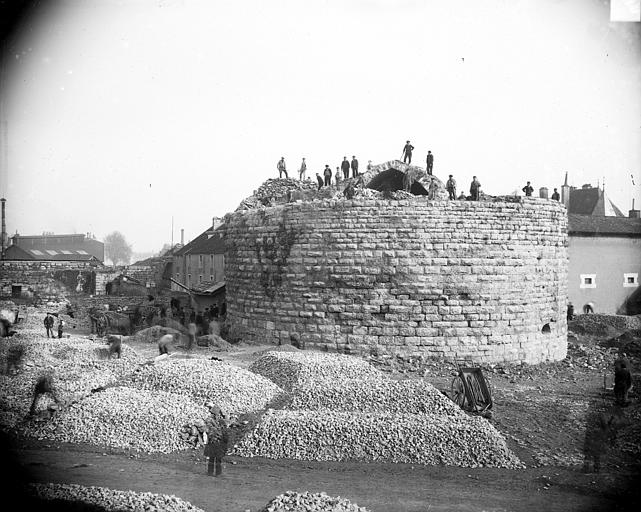 Château en cours de démolition