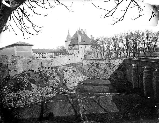 Château en cours de démolition