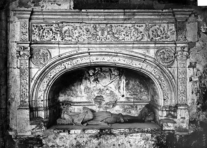 Chapelle : Tombeau de Jean de Vienne mort en 1436