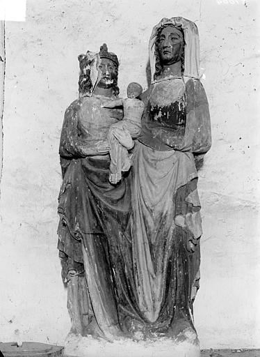 Groupe sculpté en pierre peinte : sainte Anne et la Vierge à l'Enfant