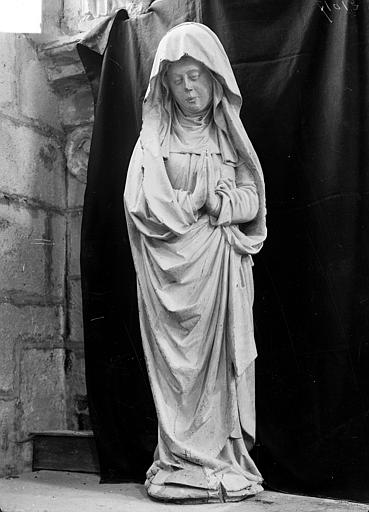 Statue en bois peint : Vierge de calvaire