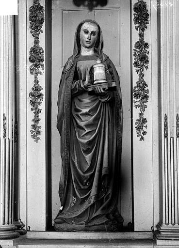 Statue en pierre : sainte Madeleine