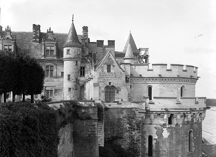 Façade est : Aile Louis XII, galerie et tour des Minimes