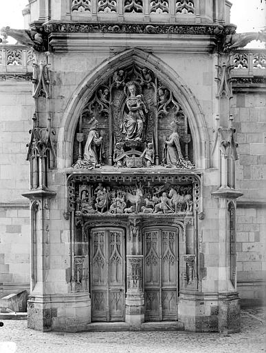 Chapelle Saint-Hubert : Portail de la façade d'entrée