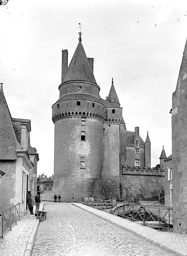 Donjon, pris d'une rue