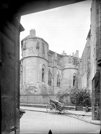 Tour Maubergeon : façade est