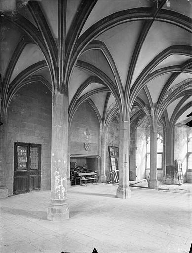 Tour Maubergeon : salle gothique