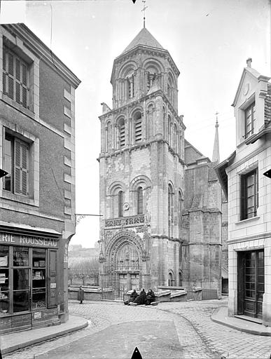 Façade ouest : clocher porche