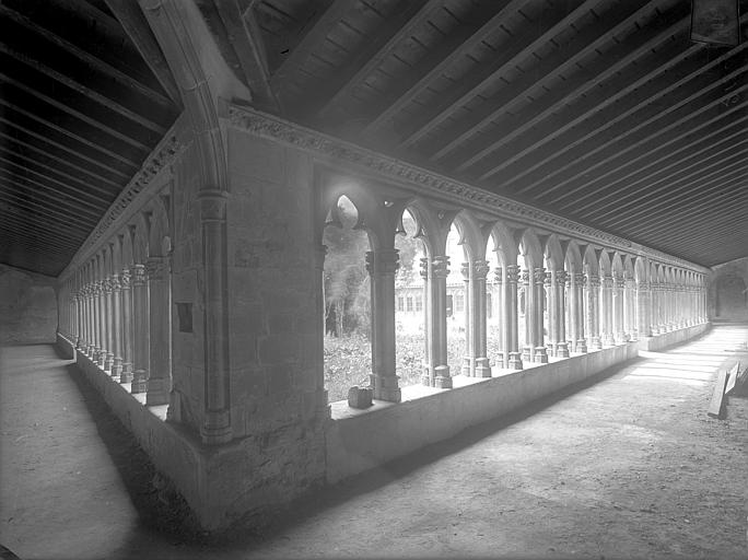 Cloître : Vue intérieure des galeries sud et est