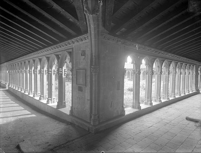 Cloître : Vue intérieure des galeries nord et est