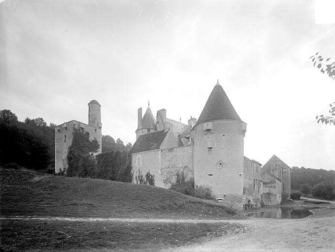 Ensemble sud-ouest : Donjon et tour d'angle