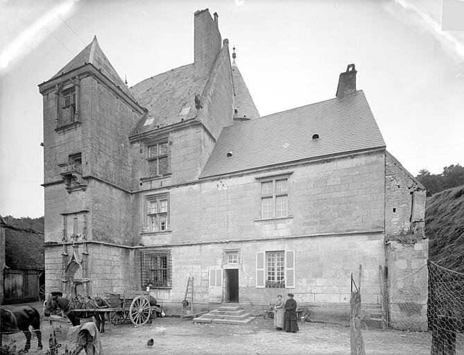 Logis : Façade sur cour