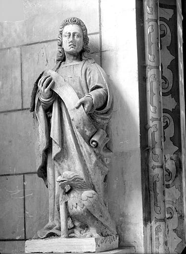 Statue en pierre : Saint Jean l'évangéliste