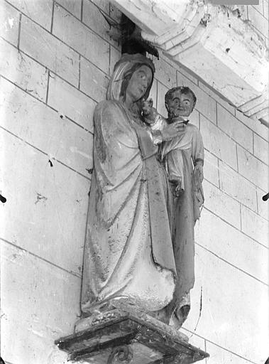 Statue en pierre : La Vierge à l'Enfant