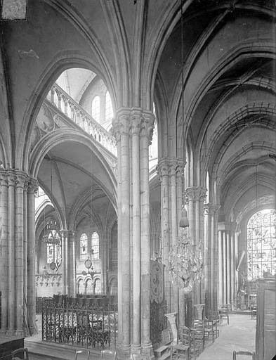 Vue intérieure du bas-côté sud et du choeur