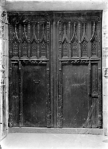 Porte d'entrée principale à vantaux en bois