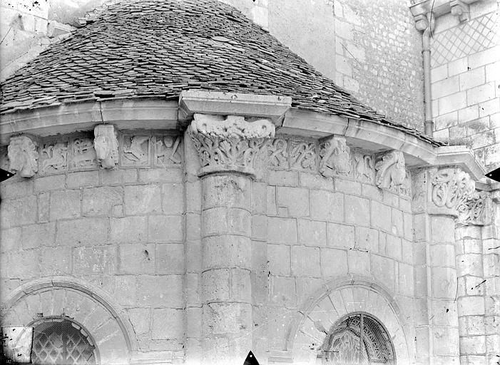 Absidiole du transept sud : Frise sculptée