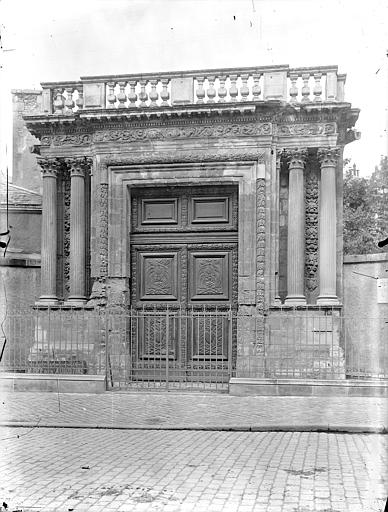 Portail de l'ancienne église des Augustins