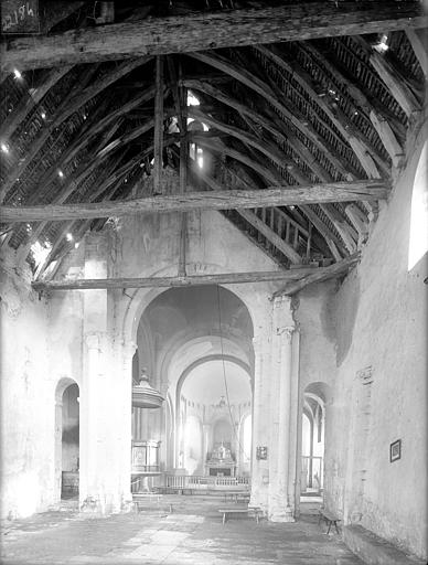 Eglise Saint-Laurent : Vue intérieure de la nef vers le choeur