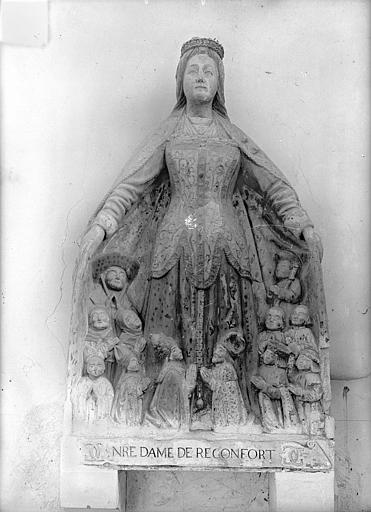 Groupe sculpté en pierre polychrome : Vierge de Miséricorde dite Notre-Dame de Réconfort - © Ministère de la Culture (France), Médiathèque du patrimoine et de la photographie, diffusion RMN-GP