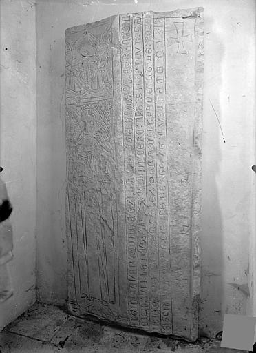 Couvercle de sarcophage de Savery Ionde, mort en 1327 - © Ministère de la Culture (France), Médiathèque du patrimoine et de la photographie, diffusion RMN-GP