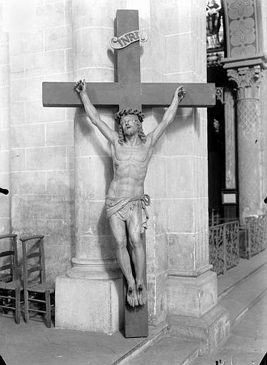 Statue en bois : Christ en croix - © Ministère de la Culture (France), Médiathèque du patrimoine et de la photographie, diffusion RMN-GP