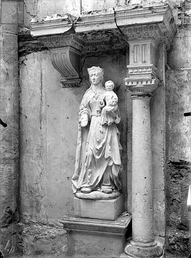 Retable de la chapelle du transept nord. Statue : Vierge à l'Enfant