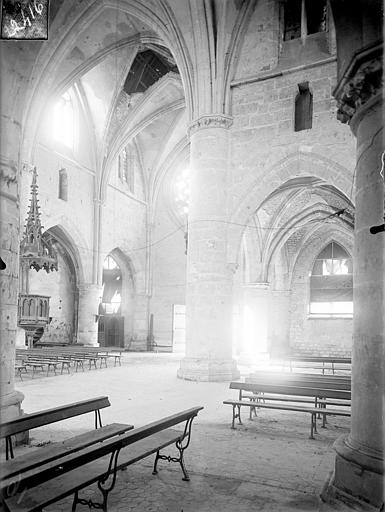 Eglise : vue intérieure du bas-côté nord et de la nef, vers le sud-ouest