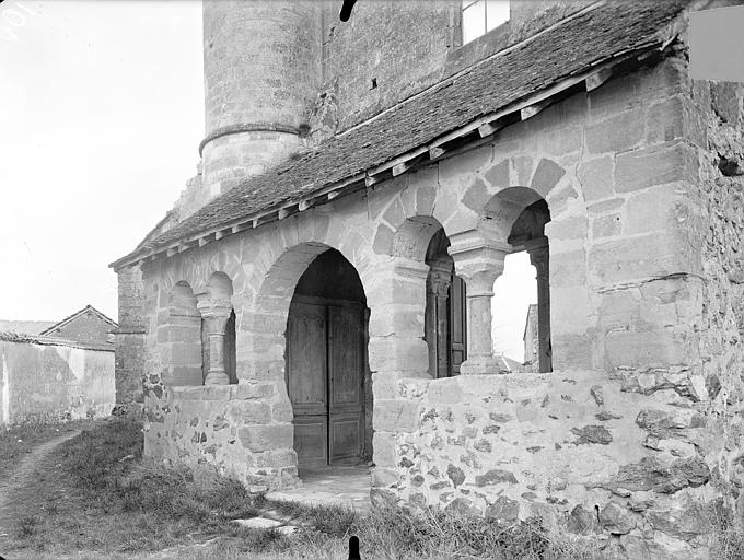 Porche de la façade ouest