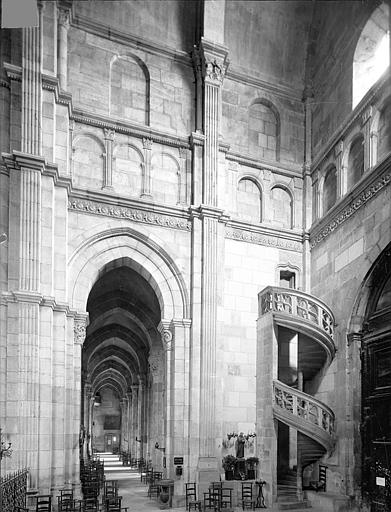 Vue intérieure du transept nord et du bas-côté nord, vers l'ouest