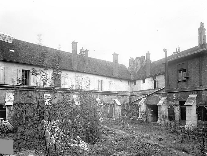 Cour intérieure : Galeries sud et est