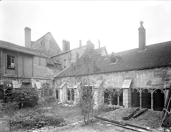 Cour intérieure : Galeries sud et ouest