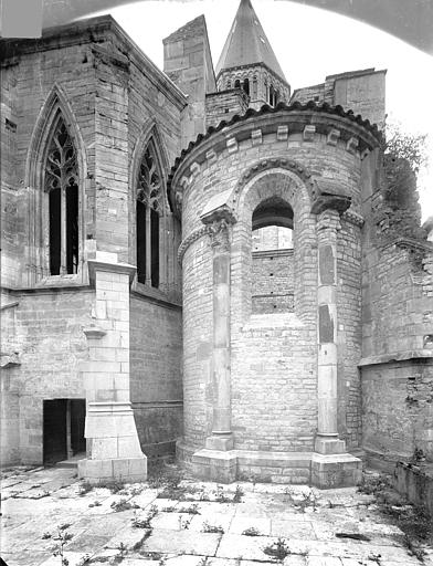 Eglise - Petit transept sud, côté est : Abside de la chapelle des Bourbons et de la chapelle Saint-Léger