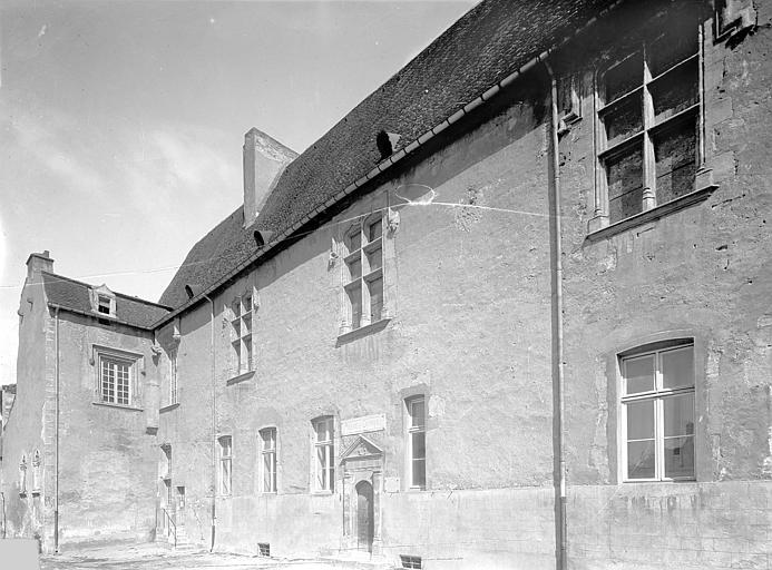 Palais de Jean de Bourbon (actuel musée Ochier) : Ensemble sud