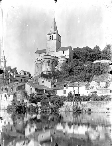 Vue générale prise de l'est, depuis la Gartempe