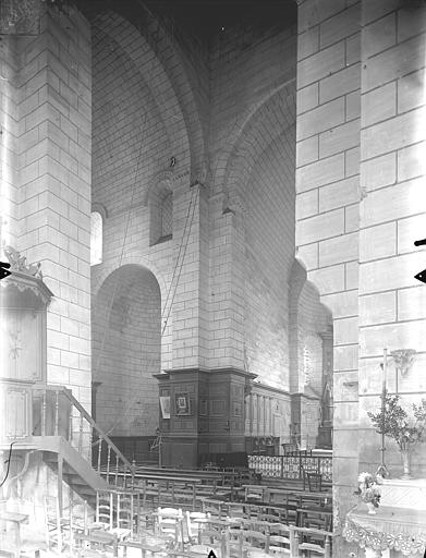 Eglise - Vue intérieure du transept et du choeur, vers le nord-est