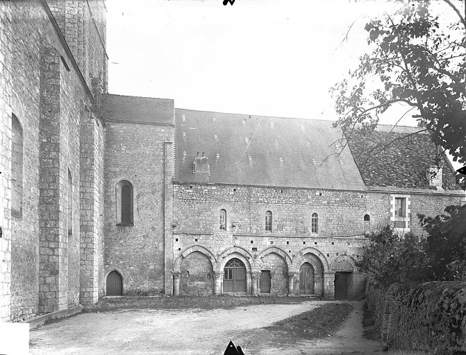 Bâtiment abbatial subsistant (aile est) : façade sur l'ancienne cour du cloître