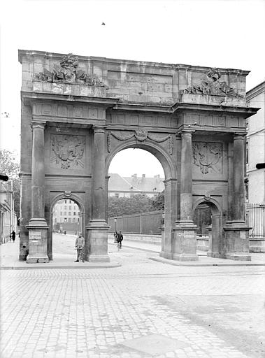 Vue d'ensemble, du côté du faubourg