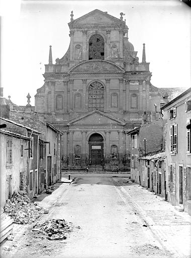 Eglise - Façade d'entrée (à l'est)