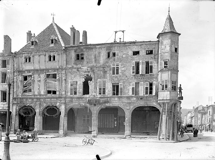 Façade sur la place Duroc