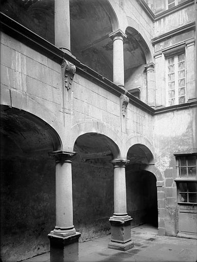 Cour intérieure : Galeries