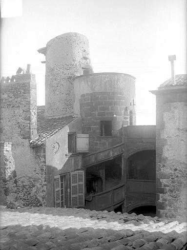 Cour intérieure prise du toit : Tourelle d'escalier (partie supérieure)