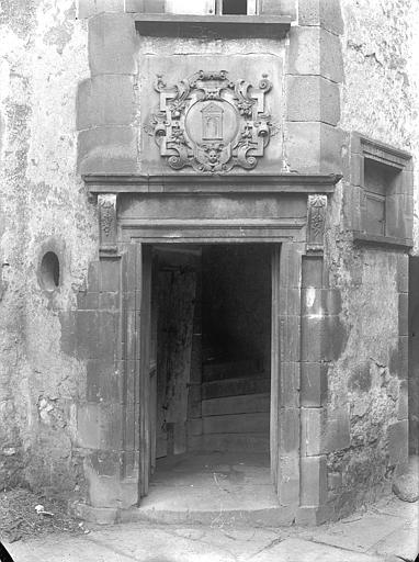 Cour intérieure : Porte de la tourelle d'escalier