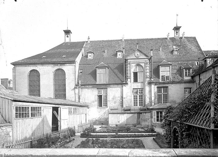 Chapelle Saint-Nicolas : Vue d'ensemble sur le jardin