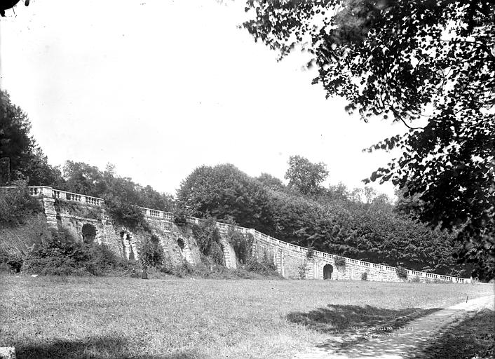 Partie centrale de la terrasse et rampe