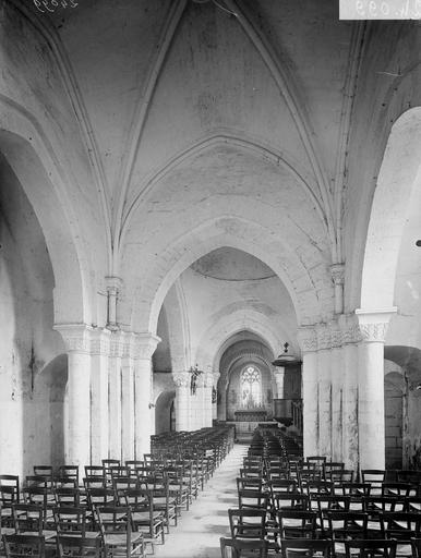 Nef, vue de l'entrée