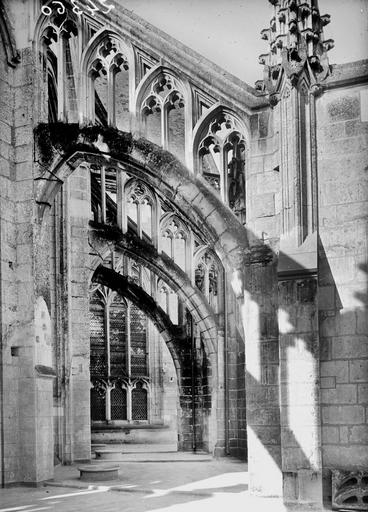 Église, arcs boutants de l'abside