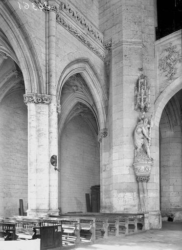 Église, angle de la nef, saint Christophe