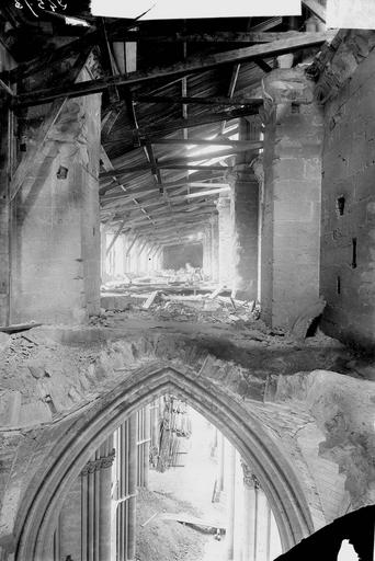 Couverture provisoire, charpente du bas-côté sud, vue du transept